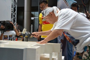 子供たちと一緒にイベントに参加したアニマル浜口