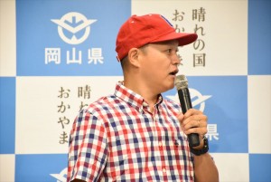 岡山県新PR発表会に出席したBose（スチャダラパー）