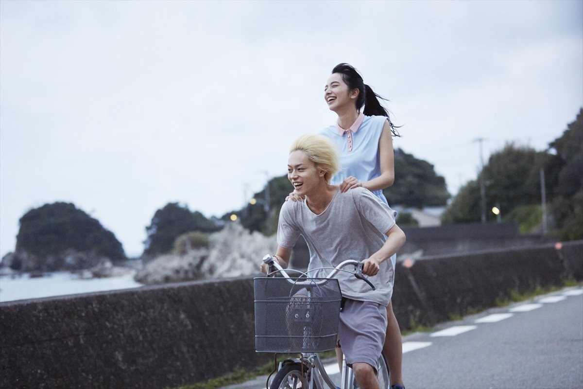 菅田将暉＆小松菜奈、『溺れるナイフ』キス寸前、浴衣姿…場面写真一挙公開