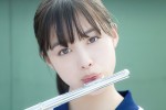 橋本環奈、フルートを吹く映画『ハルチカ』メイキングカット