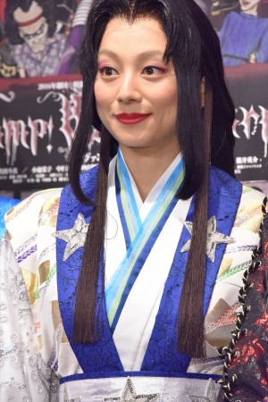 小池栄子『Vamp Bamboo Burn～ヴァン！バン！バーン！～』囲み取材にて