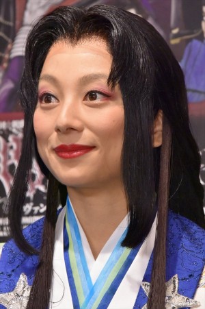 小池栄子『Vamp Bamboo Burn～ヴァン！バン！バーン！～』囲み取材にて