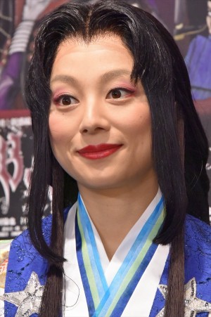 小池栄子『Vamp Bamboo Burn～ヴァン！バン！バーン！～』囲み取材にて