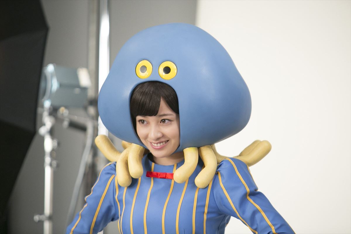 橋本環奈がホイミンに変身！北大路欣也と『ドラクエ』新CMで初共演