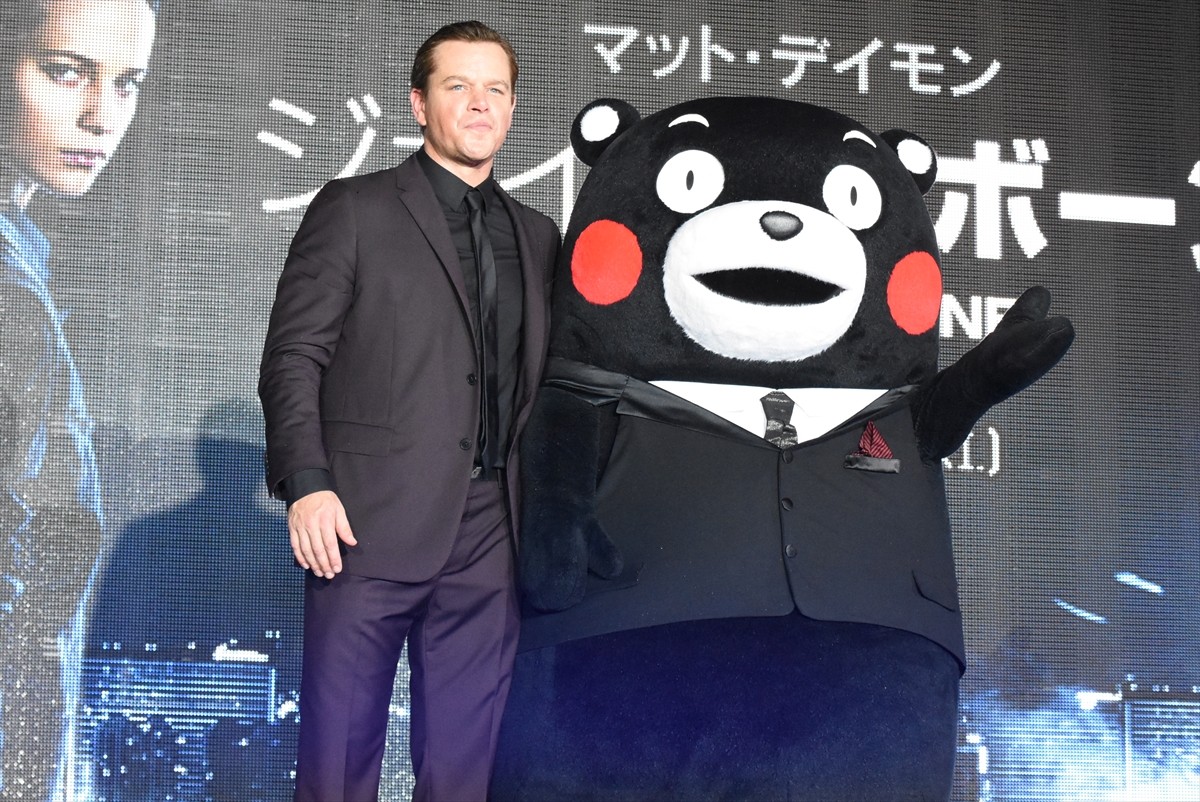 マット・デイモンとくまモン、日米の人気“モン”が初対面　異色のツーショット実現