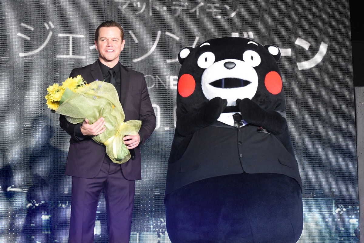 マット・デイモンとくまモン、日米の人気“モン”が初対面　異色のツーショット実現