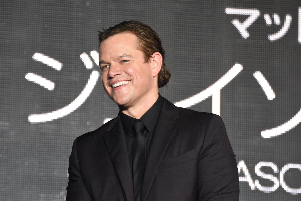 マット・デイモンとくまモン、日米の人気“モン”が初対面　異色のツーショット実現