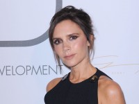 エスティ ローダーとのタイアップでメイクアップラインを発表したヴィクトリア・ベッカム