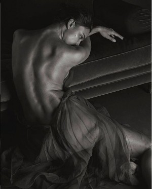 GQイタリア版で美ボディを披露したイリーナ・シェイク