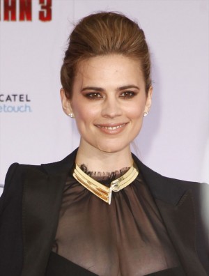 キャプテン・アメリカの恋人、ペギー・カーターを演じるヘイリー・アトウェル