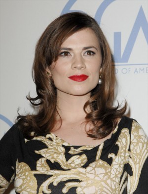 キャプテン・アメリカの恋人、ペギー・カーターを演じるヘイリー・アトウェル