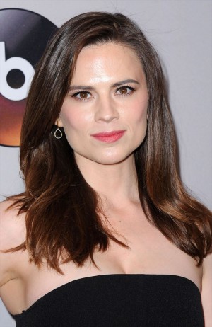 キャプテン・アメリカの恋人、ペギー・カーターを演じるヘイリー・アトウェル