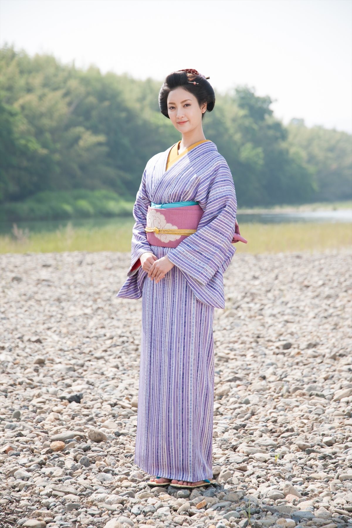 菜々緒、艶やかな七変化披露　初めて「なで肩でよかった」