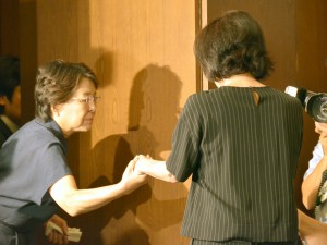 高畑淳子、謝罪会見の様子