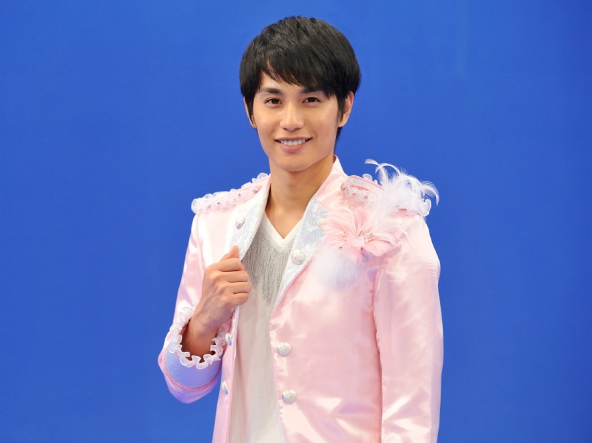 中村蒼、本格コメディに初挑戦 “偽アイドル”として歌って踊る刑事役に