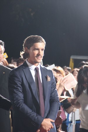 『キング・オブ・エジプト』ジャパンプレミアに登場したブレントン・スウェイツ　