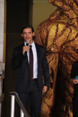 『キング・オブ・エジプト』ジャパンプレミアに登場したブレントン・スウェイツ　