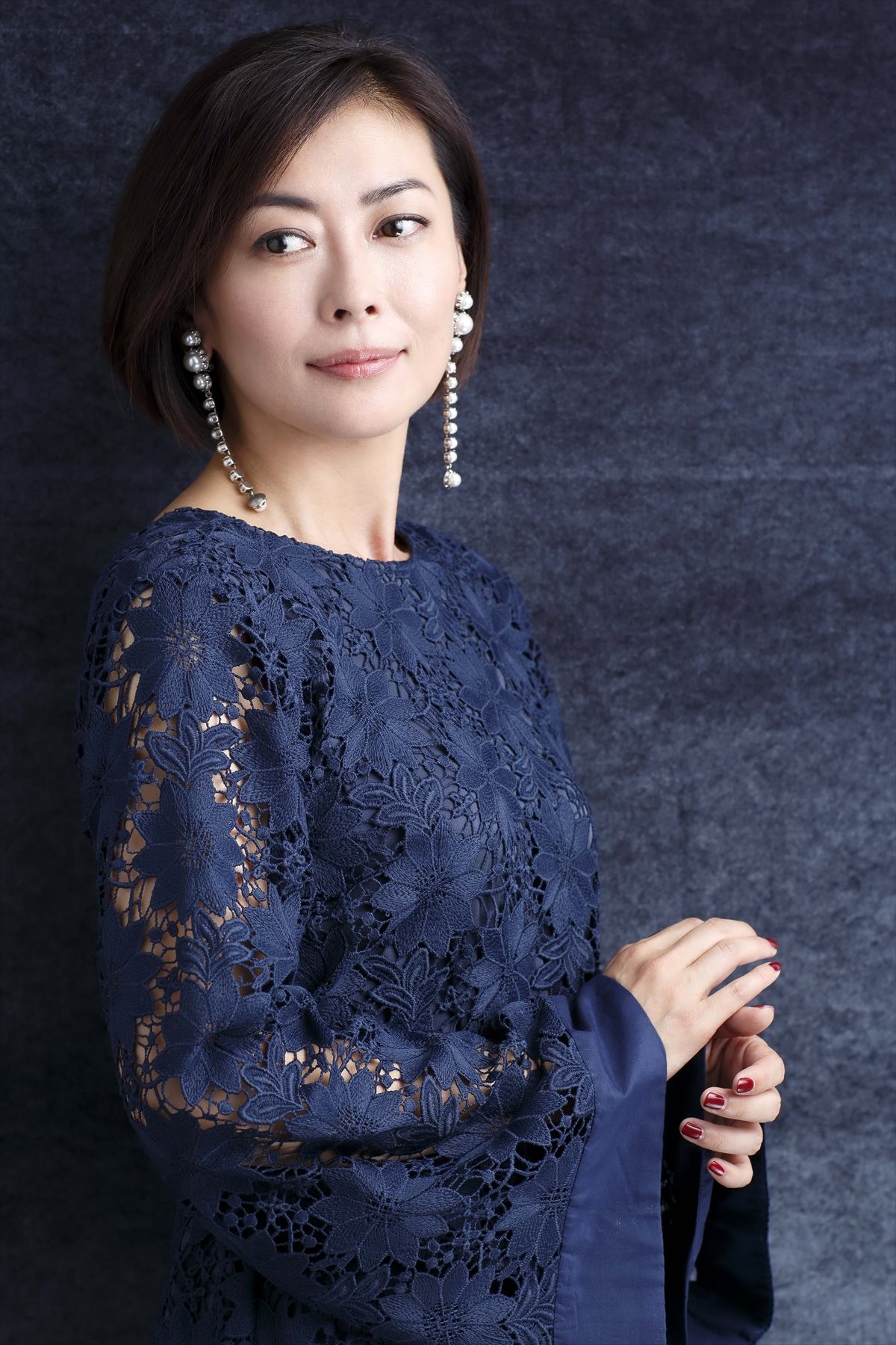 中山美穂、待ち望んだ役に「躊躇なく」　親友の息子を“調教”する愛憎劇