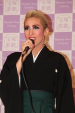 宝塚歌劇月組トップスター・龍真咲 退団記者会見の様子