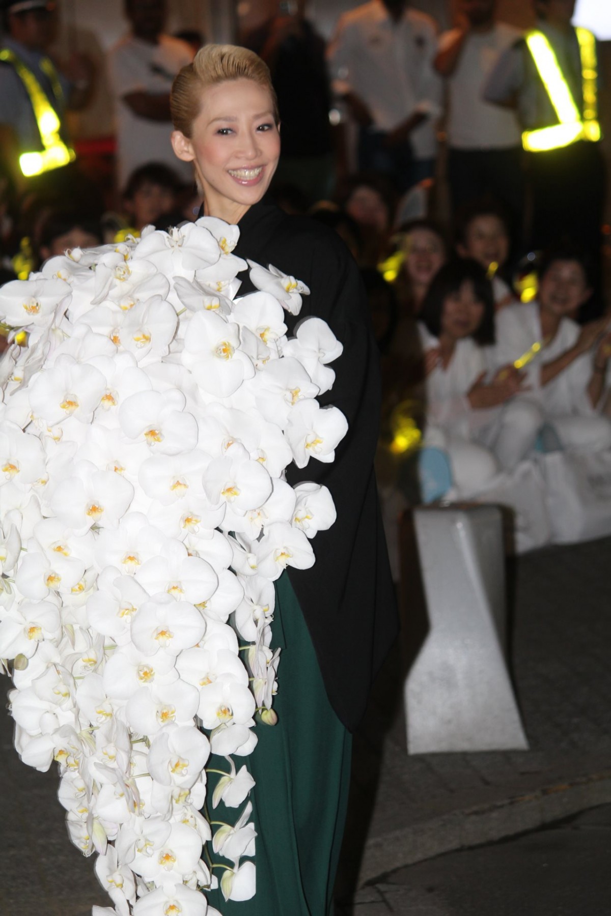 宝塚月組トップスター・龍真咲「一片の悔いもありません」笑顔で退団