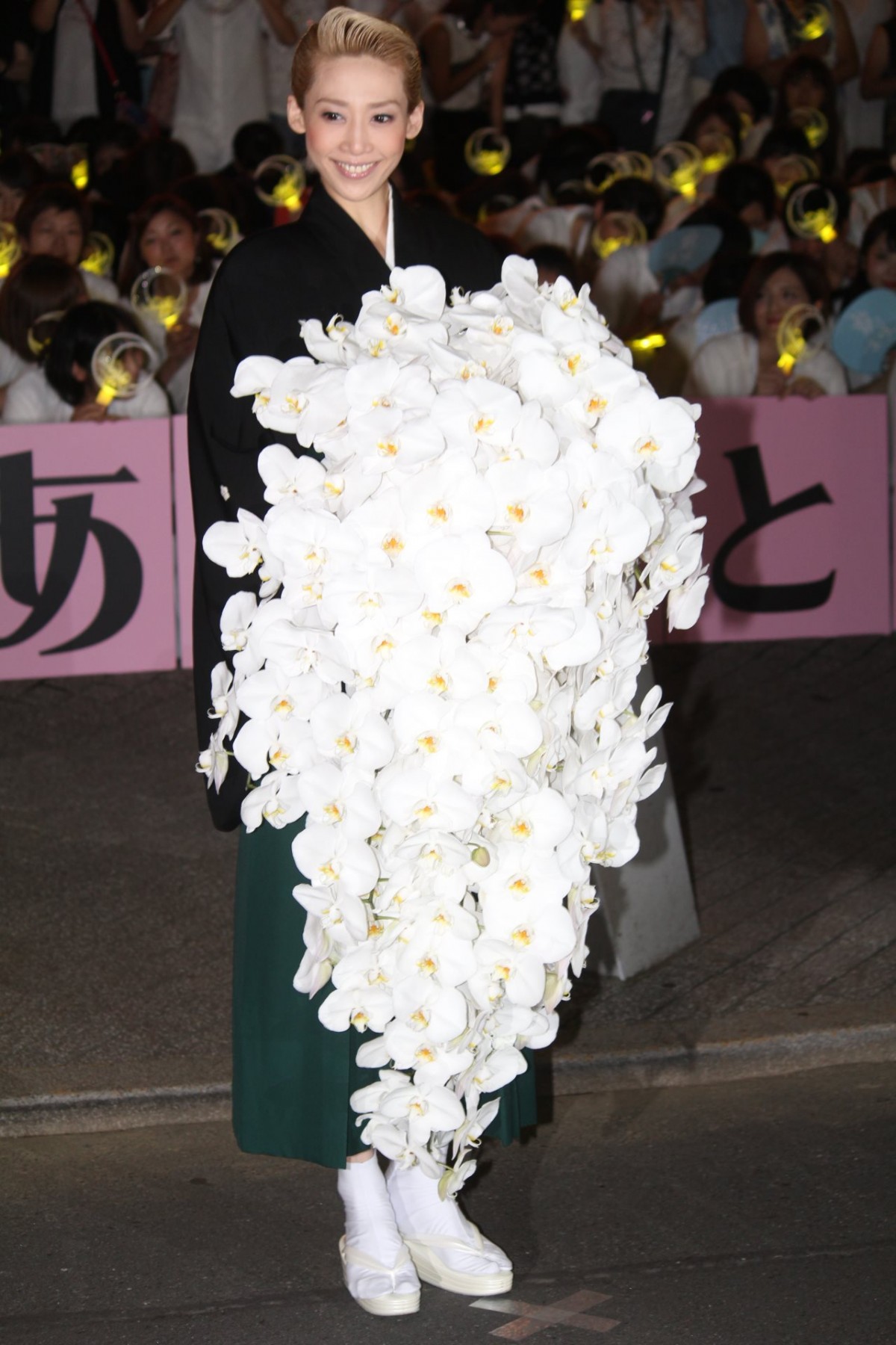 宝塚月組トップスター・龍真咲「一片の悔いもありません」笑顔で退団