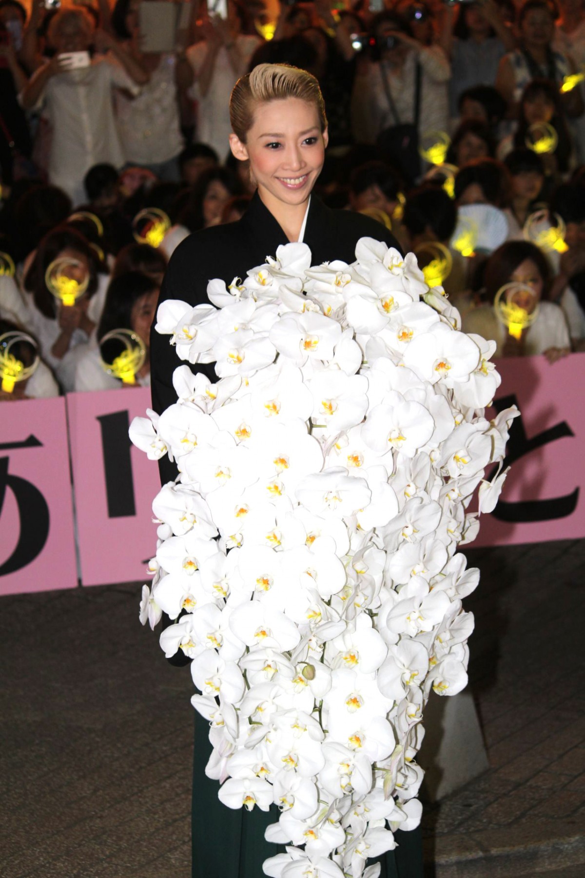 宝塚月組トップスター・龍真咲「一片の悔いもありません」笑顔で退団