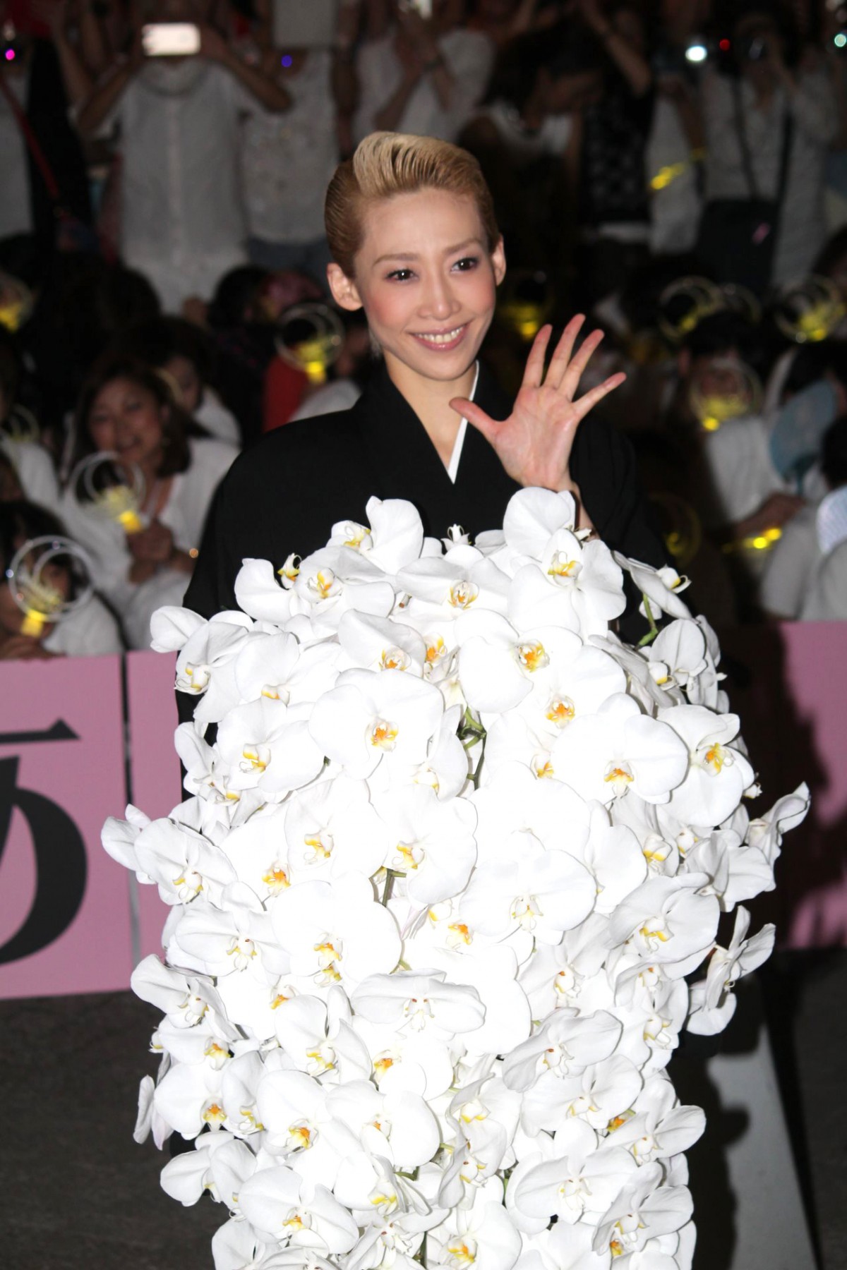 宝塚月組トップスター・龍真咲「一片の悔いもありません」笑顔で退団