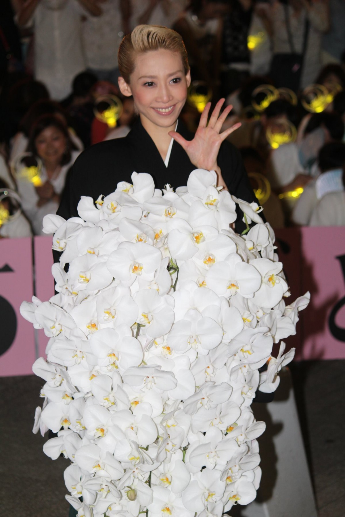 宝塚月組トップスター・龍真咲「一片の悔いもありません」笑顔で退団