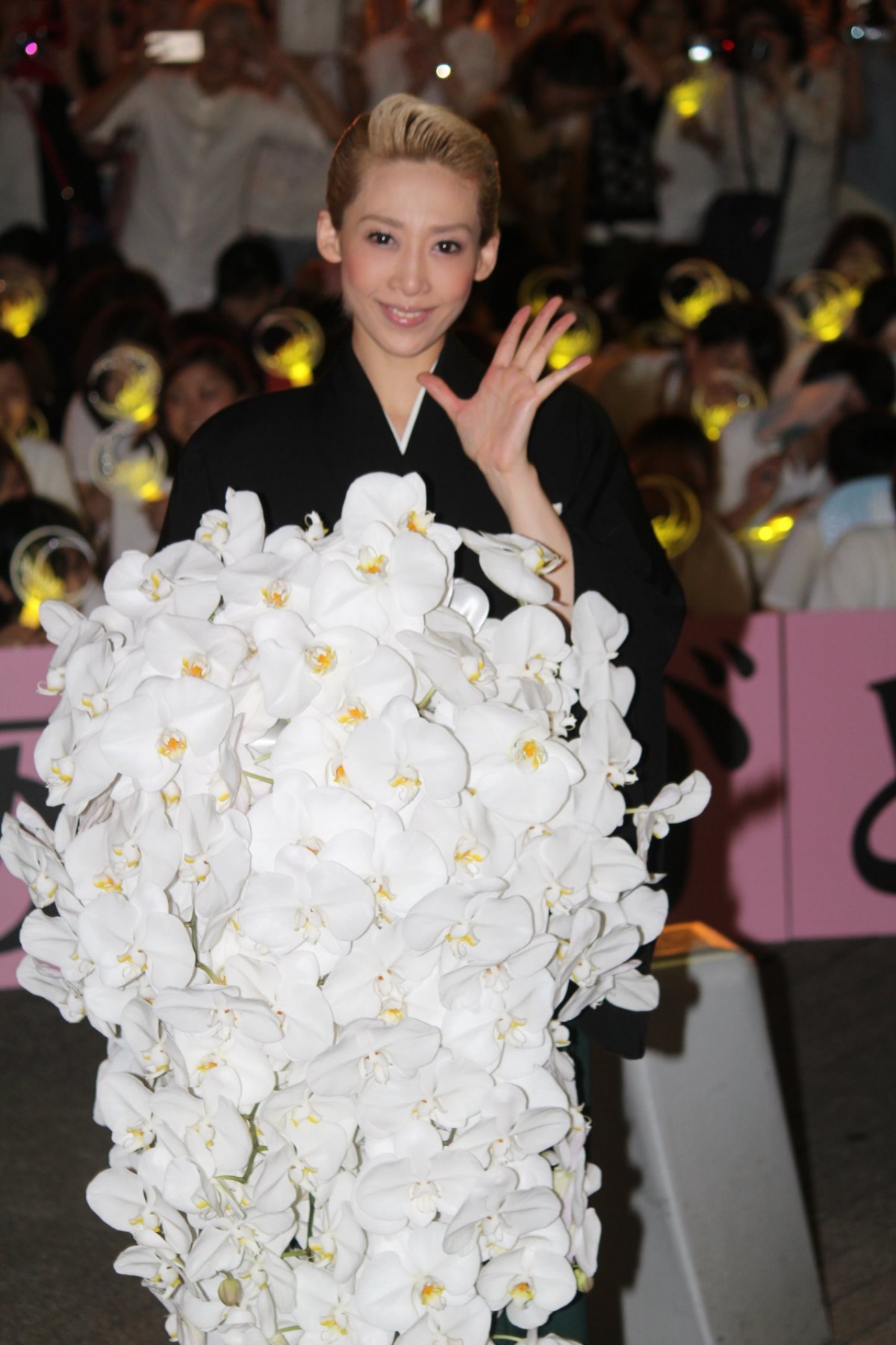 宝塚月組トップスター・龍真咲「一片の悔いもありません」笑顔で退団