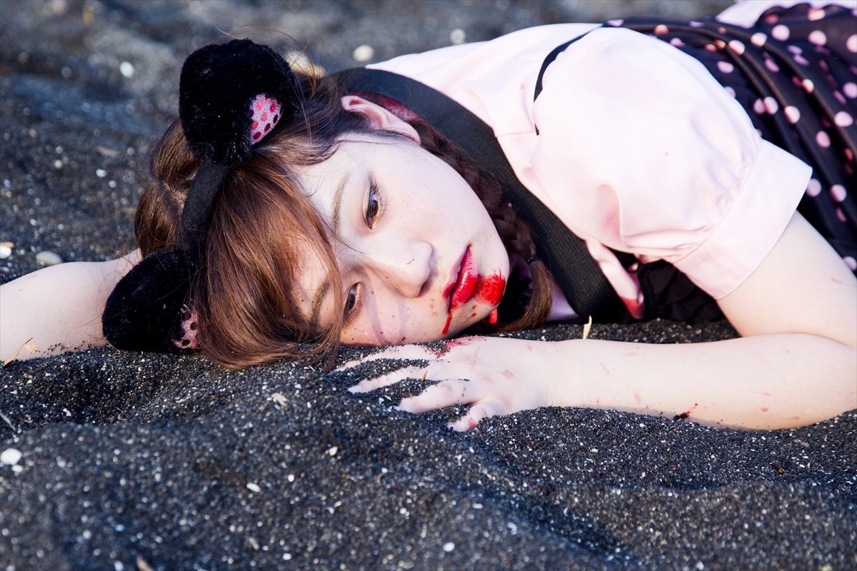 山谷花純、衝撃の血まみれ映像公開！『シンデレラゲーム』場面写真一挙解禁