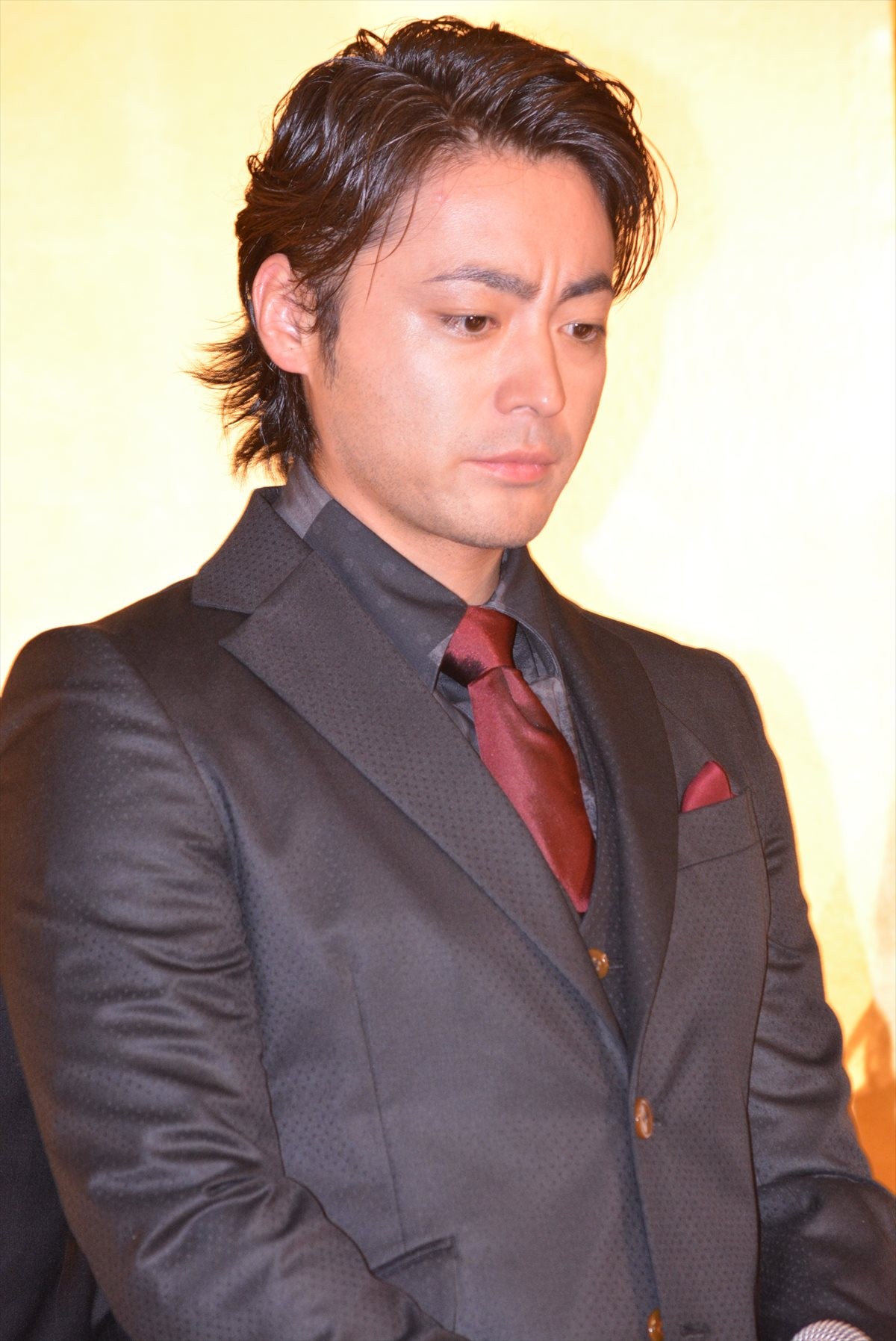 綾野剛、キャバクラに「俺も行きたい」発言で会場ザワつく