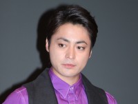 THE YELLOW MONKEYとの豪華ショットを披露した山田孝之