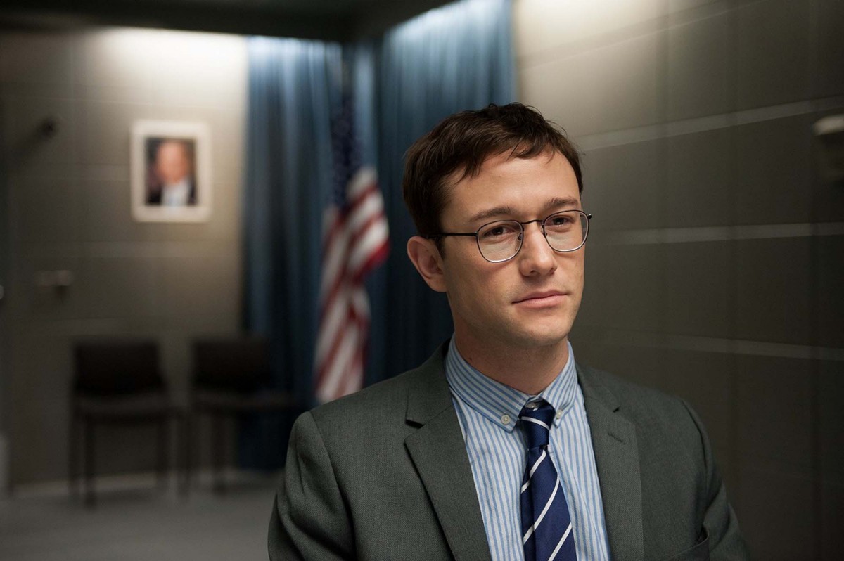 アメリカ政府の陰謀を暴いた青年の映画『スノーデン』