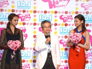 『CUTIE HONEY‐TEARS‐』完成披露上映会に出席した石田ニコル、永井豪、西内まりや