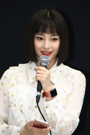 ソフトバンク『iPhone 7／iPhone 7 Plus発売セレモニー』に出席した広瀬すず