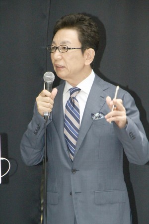 ソフトバンク『iPhone 7／iPhone 7 Plus発売セレモニー』に出席した古舘伊知郎