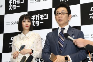 ソフトバンク『iPhone 7／iPhone 7 Plus発売セレモニー』に出席した広瀬すず＆古舘伊知郎