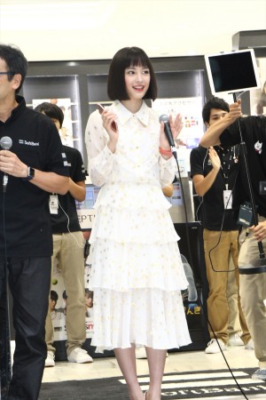 ソフトバンク『iPhone 7／iPhone 7 Plus発売セレモニー』に出席した広瀬すず