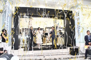 ソフトバンク『iPhone 7／iPhone 7 Plus発売セレモニー』に出席した広瀬すず＆古舘伊知郎