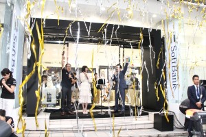 ソフトバンク『iPhone 7／iPhone 7 Plus発売セレモニー』に出席した広瀬すず＆古舘伊知郎