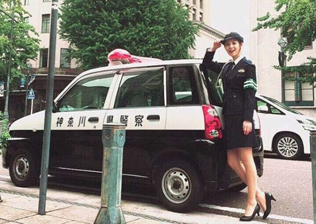 佐々木希 ミニスカ婦人警官姿の写真を公開 神奈川県警の鈴木結衣です 16年9月17日 エンタメ ニュース クランクイン