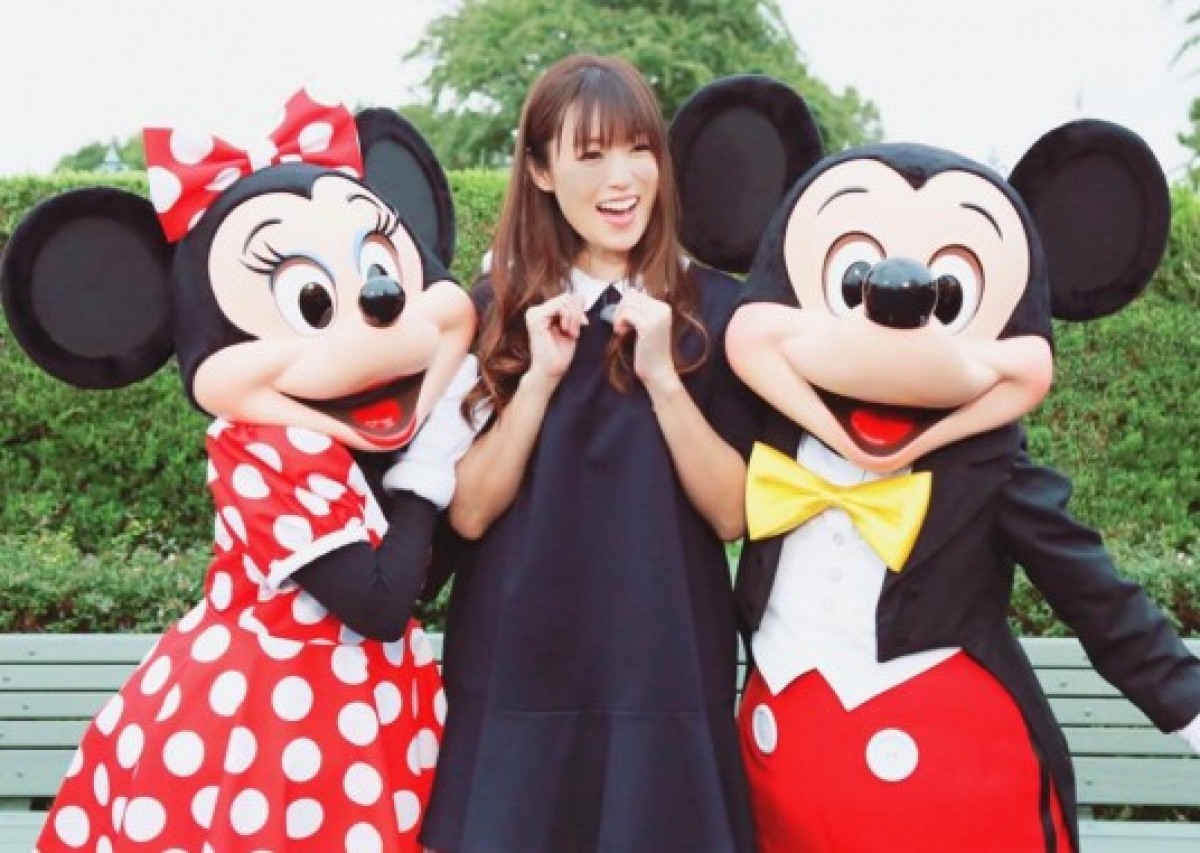 深キョン、ミッキー&ミニーに挟まれ満面の笑み「幸せなお仕事」