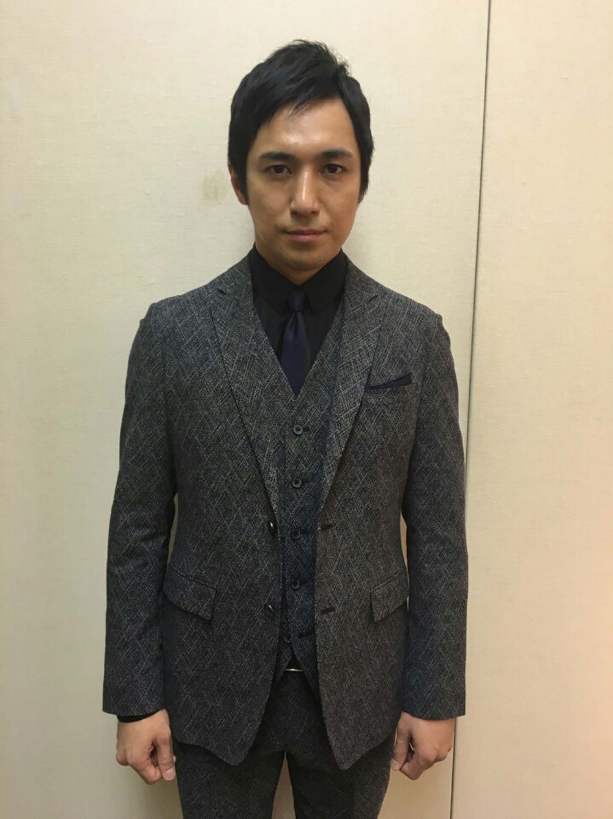 お洒落に目覚める? 高橋光臣『真田十勇士』でスーツ姿披露