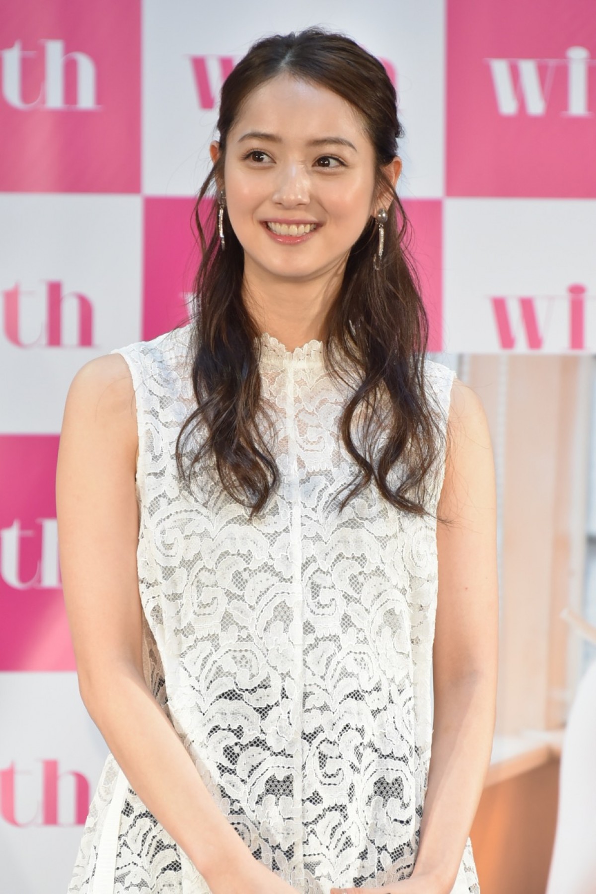  佐々木希、渡部建との熱愛はホントの隠し事？笑顔で煙に巻く