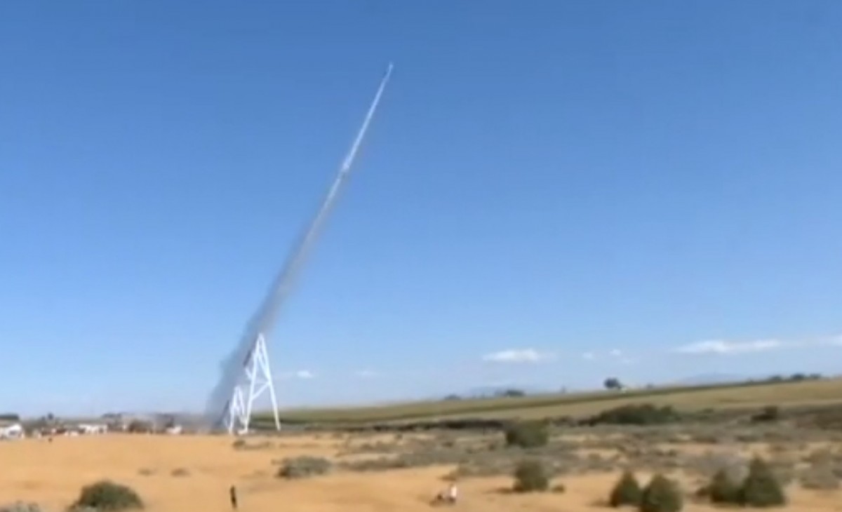 人間ロケット!スタントマンが伝説の渓谷を越える