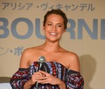 『ジェイソン・ボーン』新ヒロイン、アリシア・ヴィキャンデル初来日