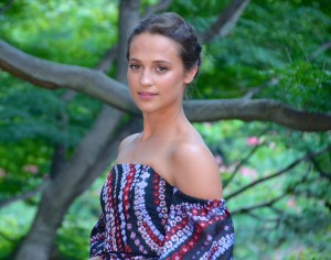 『ジェイソン・ボーン』新ヒロイン、アリシア・ヴィキャンデル初来日