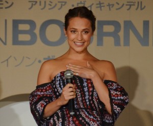 『ジェイソン・ボーン』新ヒロイン、アリシア・ヴィキャンデル初来日