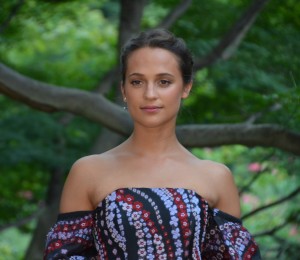 『ジェイソン・ボーン』新ヒロイン、アリシア・ヴィキャンデル初来日