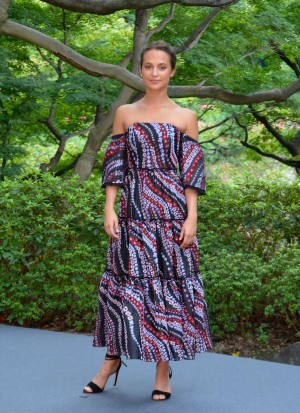 『ジェイソン・ボーン』新ヒロイン、アリシア・ヴィキャンデル初来日